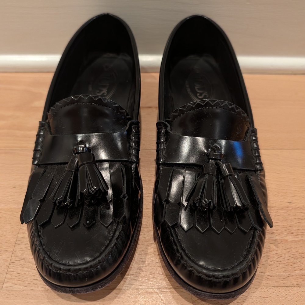 Tod's black leather tassel loafers 40.5